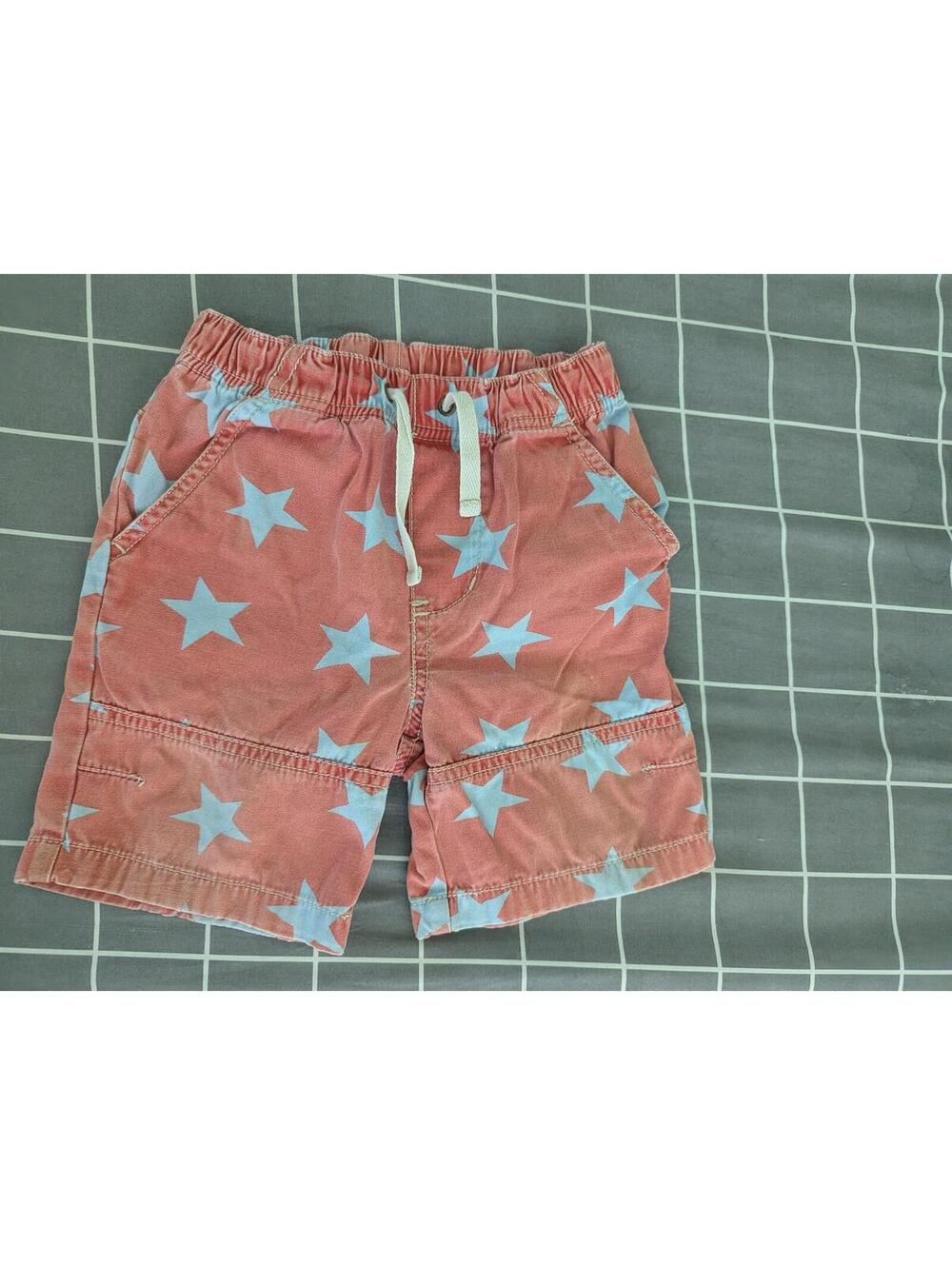 Boden red star shorts